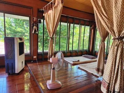 Bed in 10-Bed Mixed Dormitory Room — Coral Resort & Bungalows